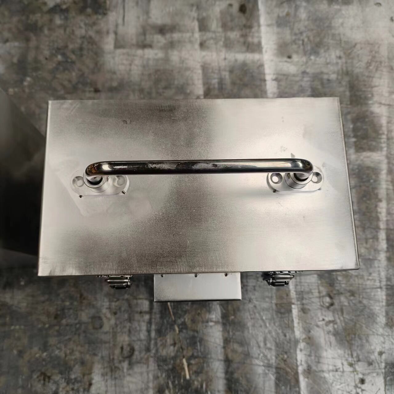 南通铅箱：辐射安全的坚固堡垒